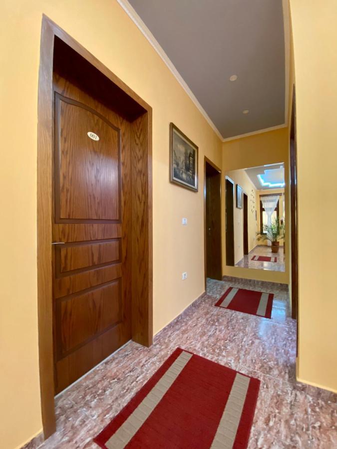 Vila A Hotel Korce Exterior photo