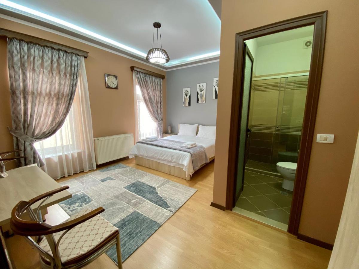 Vila A Hotel Korce Exterior photo