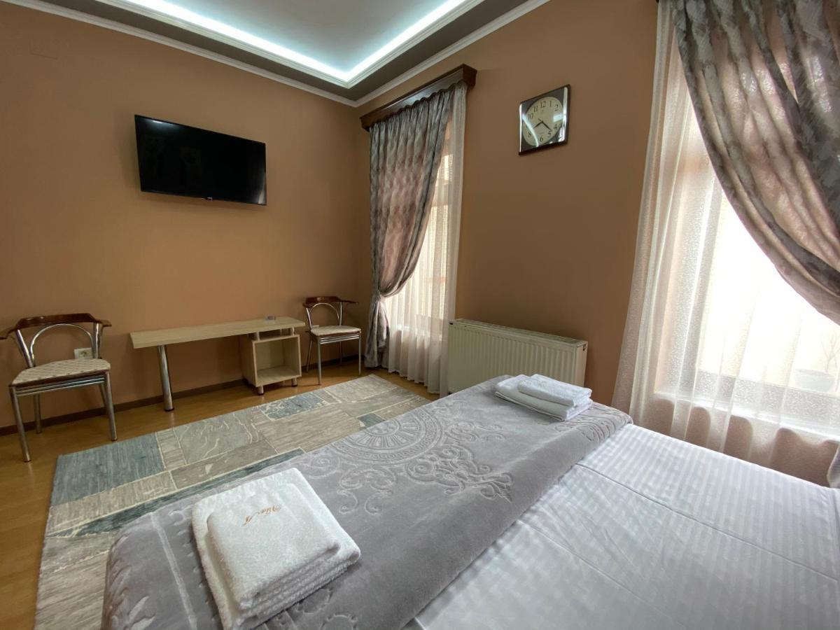 Vila A Hotel Korce Exterior photo