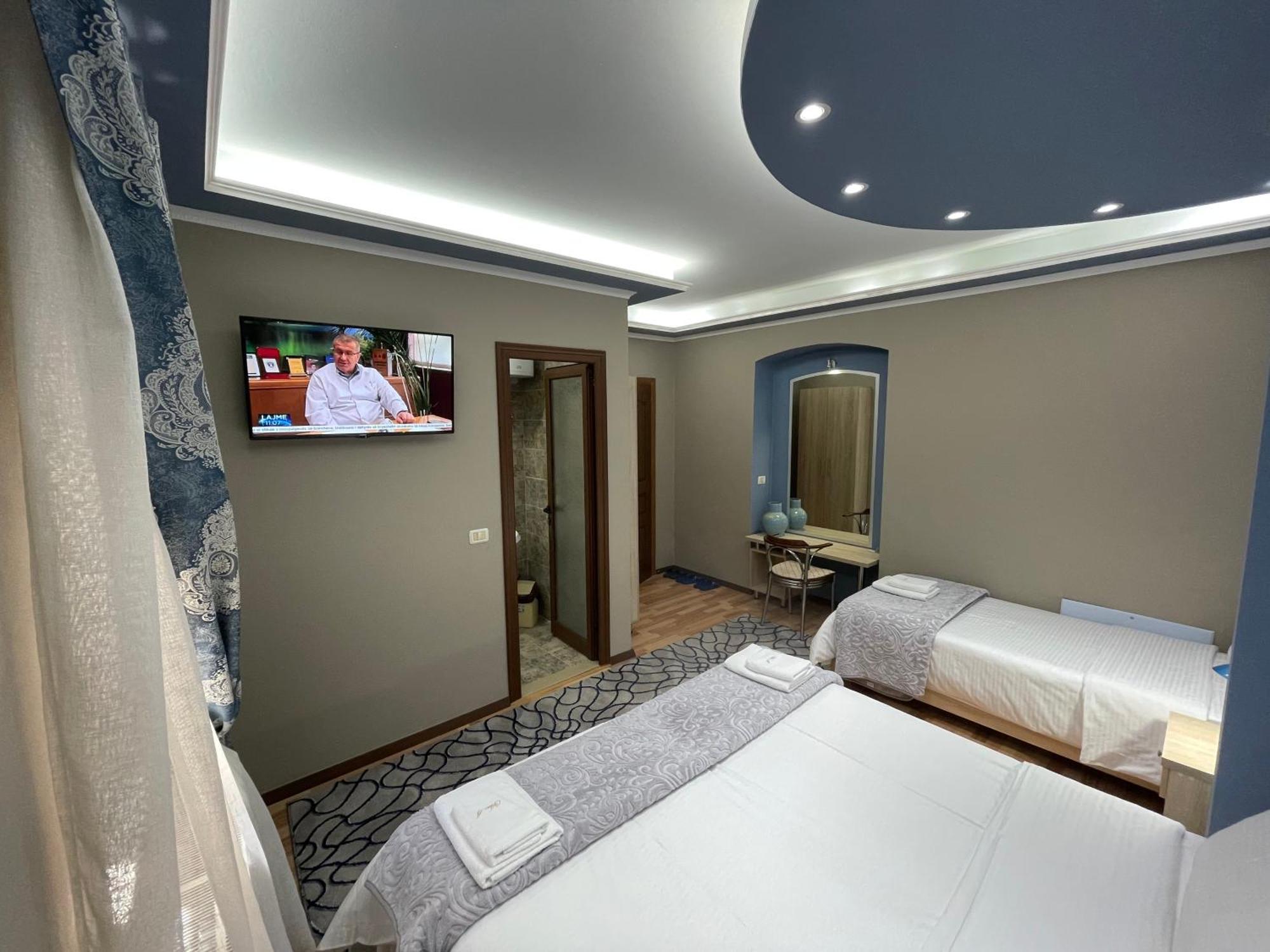 Vila A Hotel Korce Exterior photo